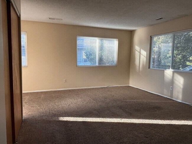 Building Photo - 405 Bonfoy Ave