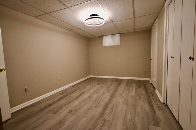 Building Photo - 536 Edgecrest Cir