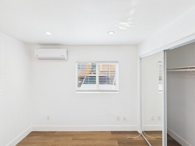 Interior Photo - 4018 Alabama St