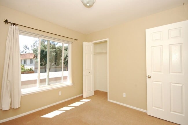 Building Photo - Beautiful Bright 3BR/2.5BA Condo in Tanglewood!!