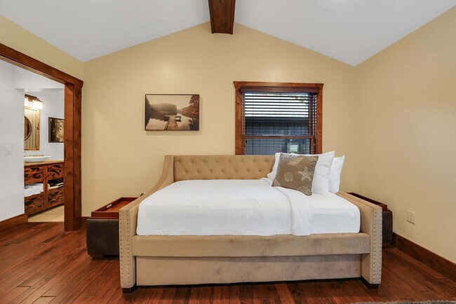 Building Photo - 201 Shady Ozark Ln