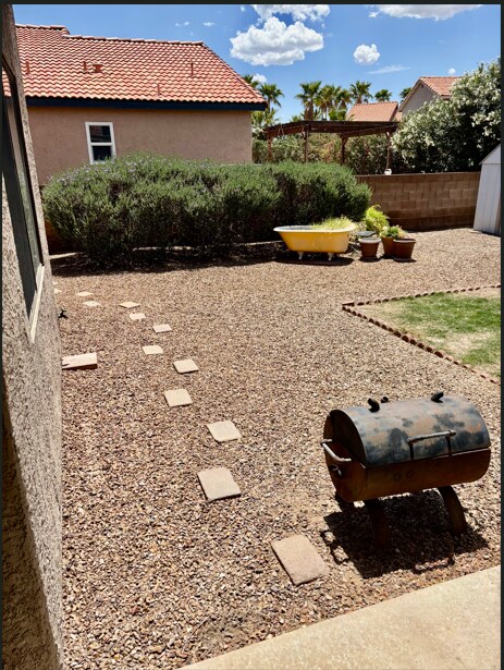 Building Photo - Charming house with 3 beds and 2 bath is n...