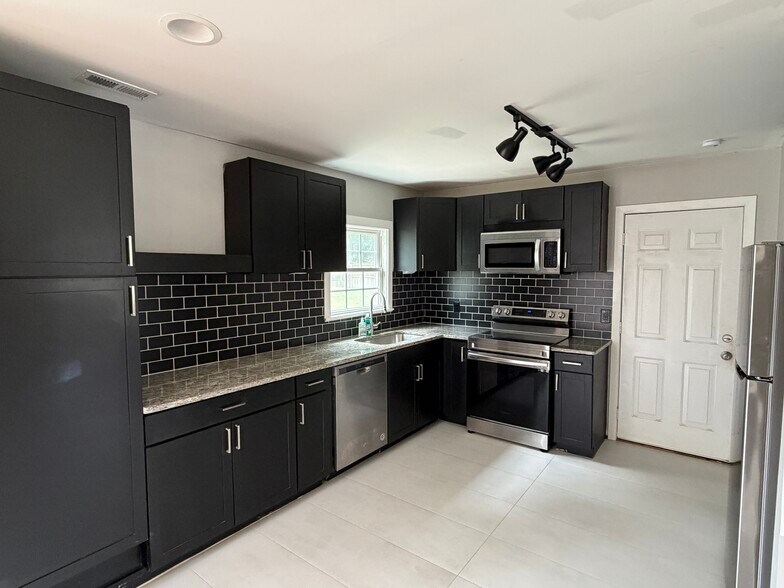 Kitchen - 14204 Lavender Trace Ct
