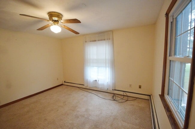 Building Photo - Holden: 2 Bed 1 Bath, Heat & Hot Water Inc...