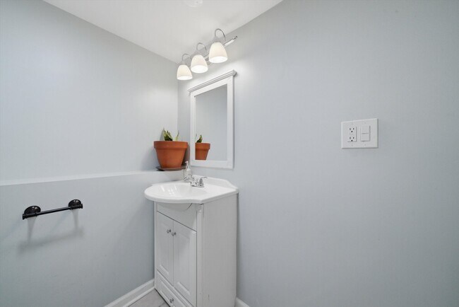 Building Photo - 2231 N 75th Ave
