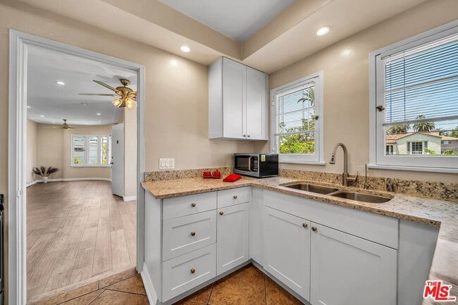 Building Photo - 1546 S Holt Ave