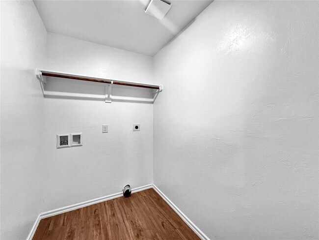 Building Photo - 2004 Alpine Bch Ln