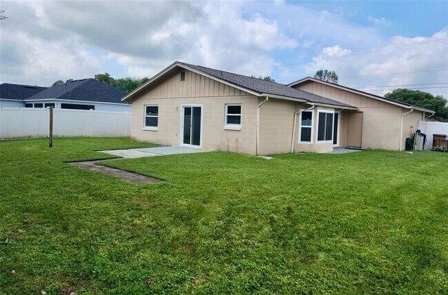 Building Photo - 880 Nelson Dr