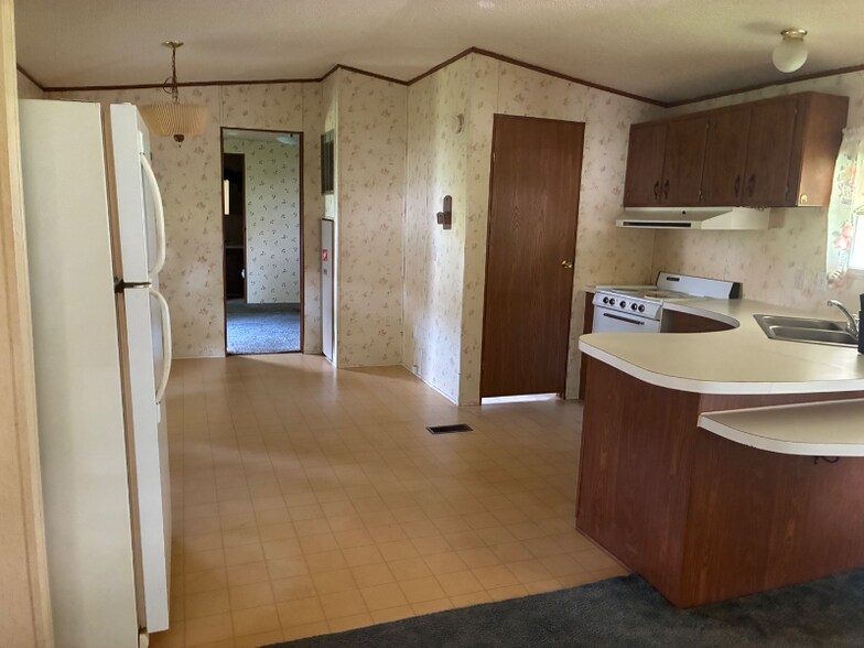 Building Photo - 2710 N Farm Rd 137
