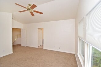 Building Photo - Caughlin Ranch Beauty Clean and Comfortabl...