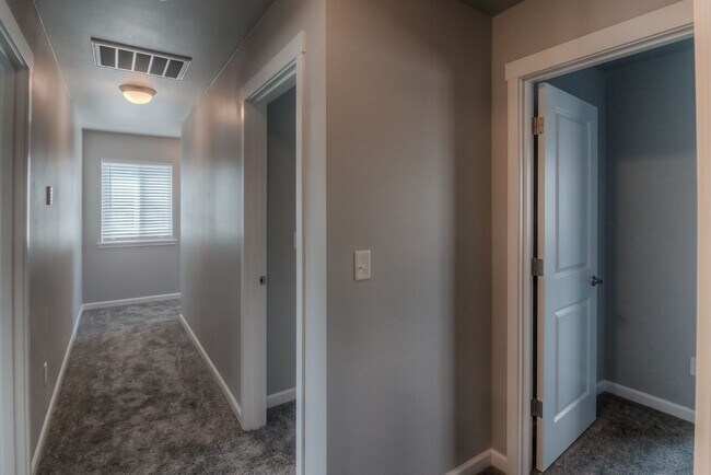 Building Photo - Ahtanum Crossing 2504