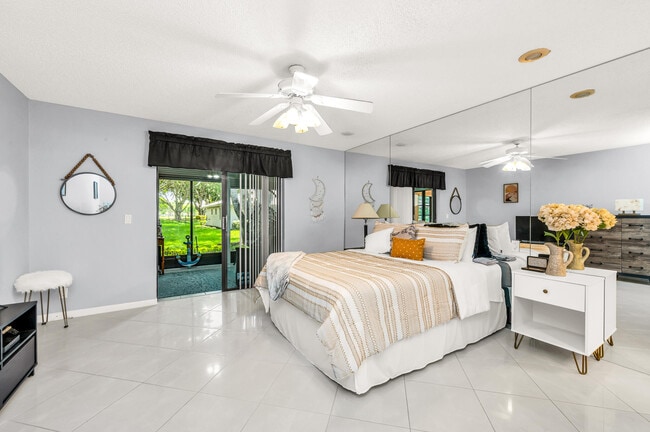 Building Photo - 18615 Breezy Palm Way
