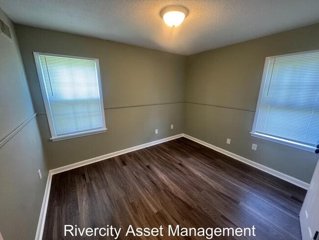 Building Photo - 4942 Foxhall Dr