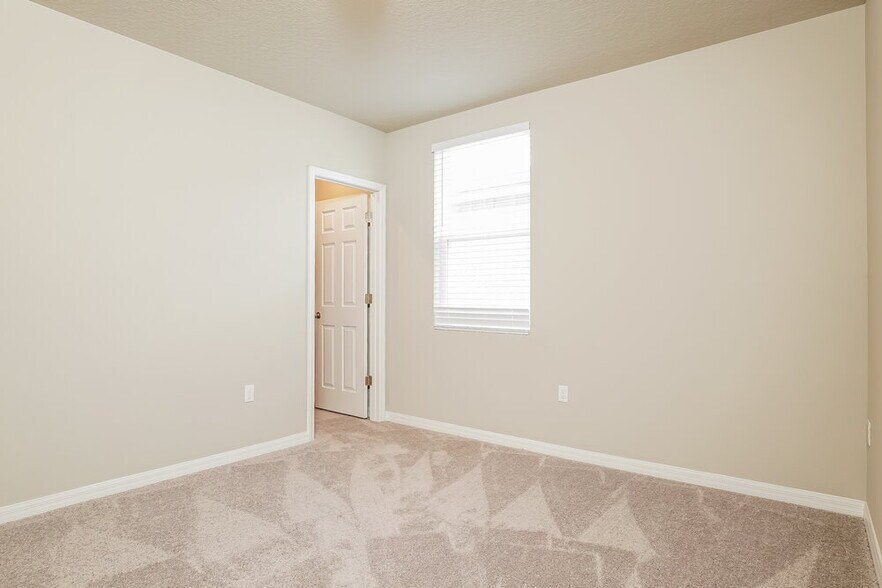 Building Photo - 5284 Sanders Oak Trl