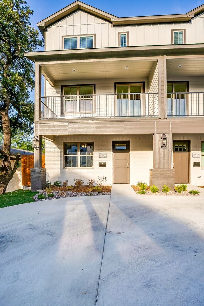 Building Photo - 2831 Forest Park Blvd