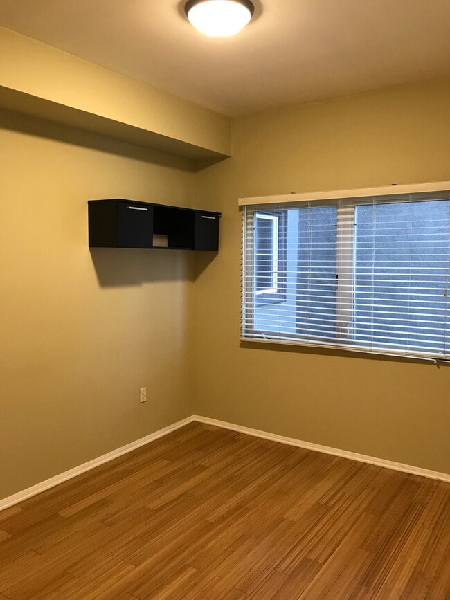 Building Photo - RENT SPECIAL - CONDO in Prime NOHO Art Dis...