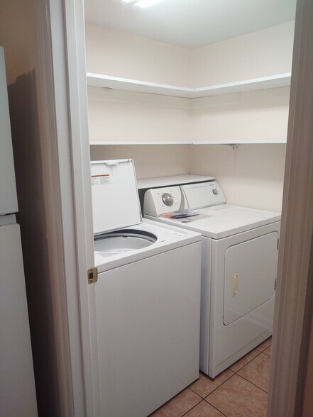 Washer & dryer - 251 Knight Dr