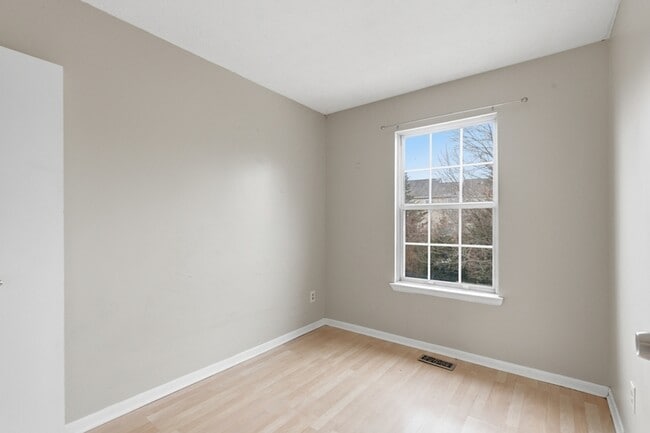 Building Photo - 72 Chelmsford Ct