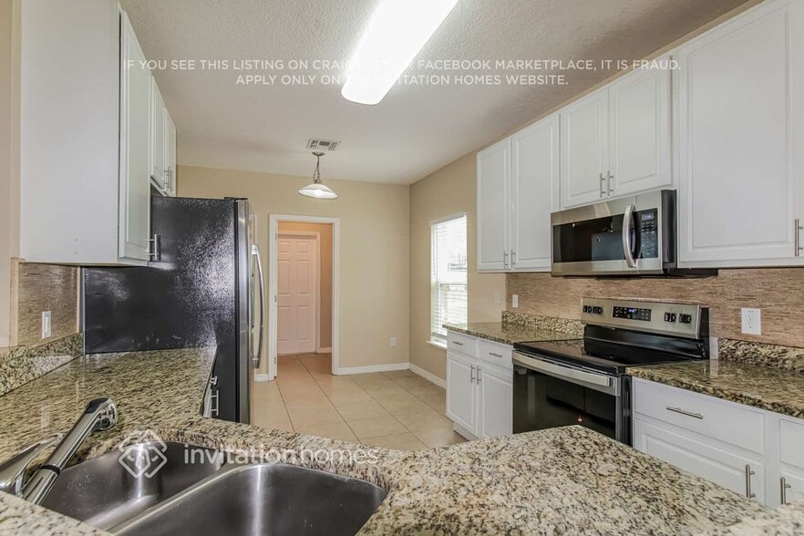 Building Photo - 6233 Radford St