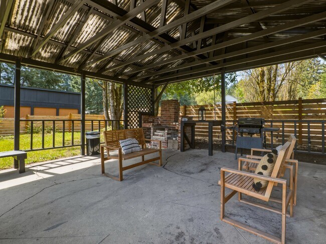 Building Photo - 1366 SE High Ridge Ct