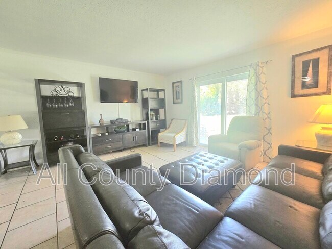 Building Photo - 6903 N Lagoon Dr
