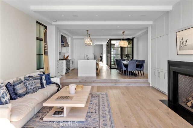 Building Photo - 2428 The Strand