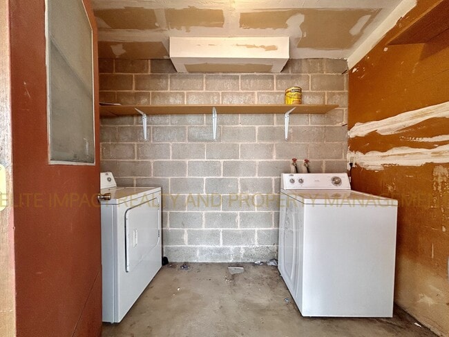 Building Photo - 3215 N Cherry Ave