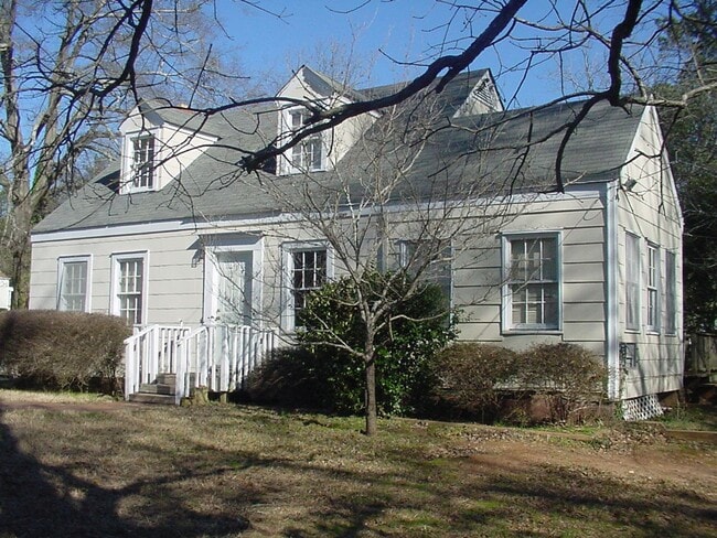 Building Photo - 3 BR, 2 BA House