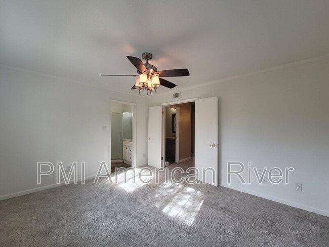 Building Photo - 6693 Greenback Ln