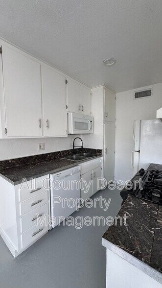 Building Photo - 46075 Ocotillo Dr