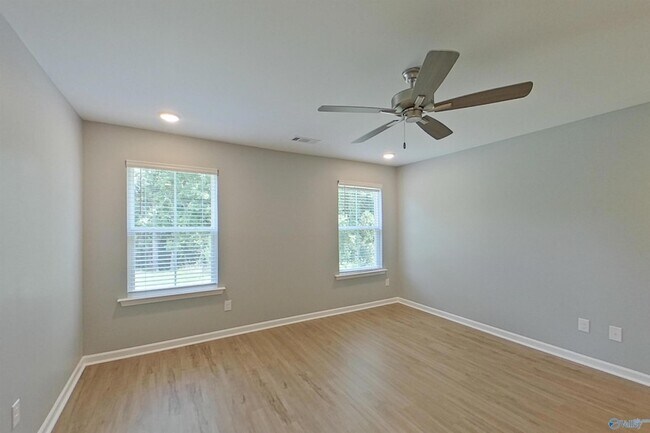 Building Photo - 664 June St