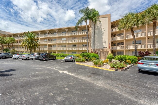 Building Photo - 2303 Lucaya Ln