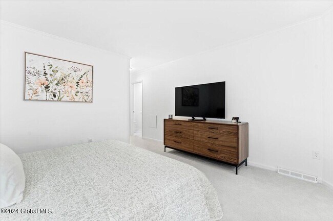 Building Photo - 12 Vallera Rd