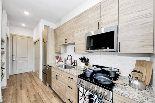 Building Photo - 1111 Shepherd Dr