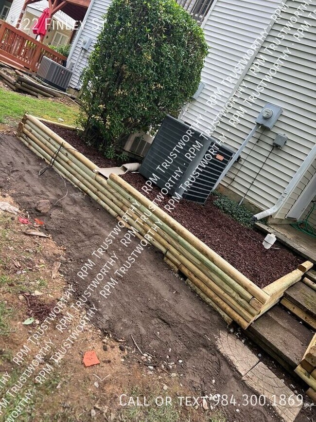 Building Photo - 522 Finley St