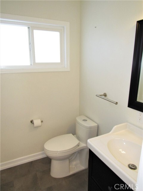 Building Photo - 348 E Jacaranda Ave