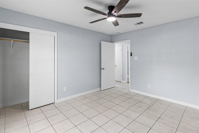 Building Photo - 9002 Bunny Run Dr