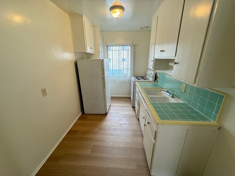 Building Photo - 5102 Inglewood Blvd