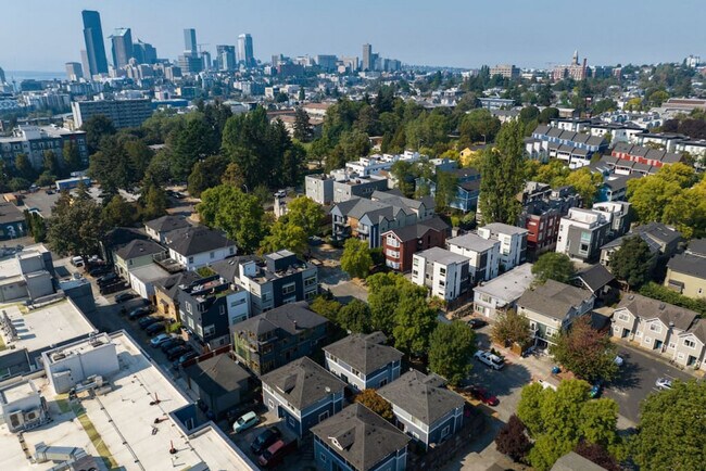 Building Photo - 2025 South Main St