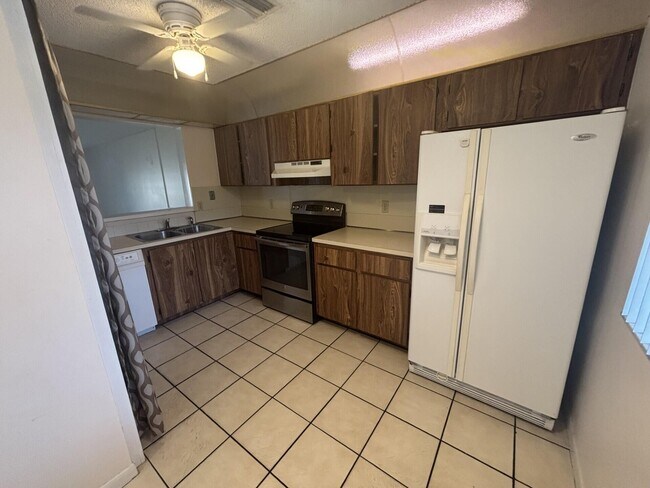 Building Photo - 110 SE 7th St