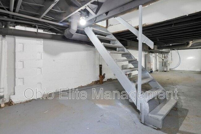 Building Photo - 793 E Starr Ave