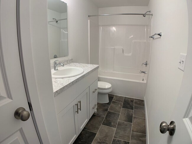 Building Photo - 3 Bed 2.5 Bath Single Family Home