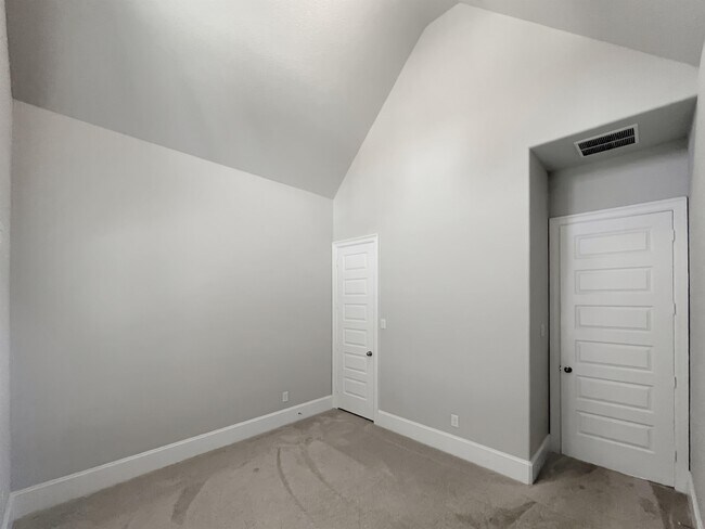 Building Photo - 16807 Hemlock Grove Dr