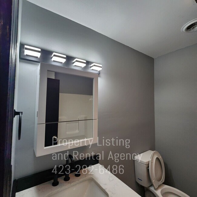 Building Photo - One story home, Elizabethton, 4 Bedrooms