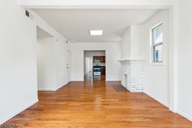 Building Photo - 1043 Hunterdon St