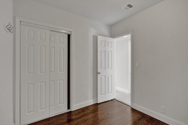 Building Photo - 651 SW 15th St