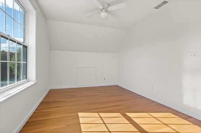 Building Photo - 4 Boxwood Dr