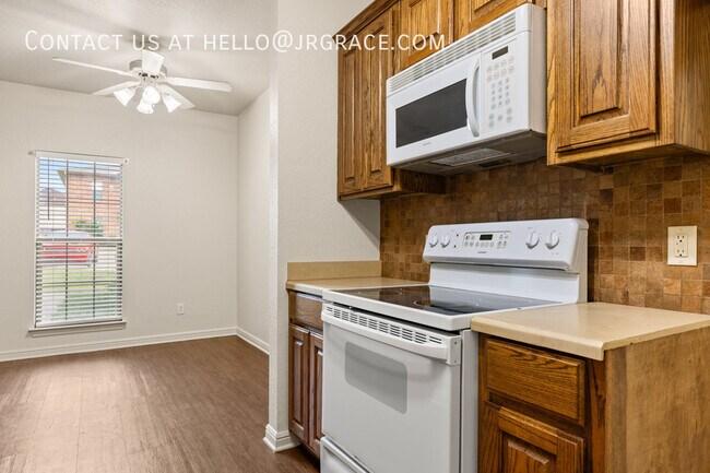 Building Photo - 2100 Breezy Dr