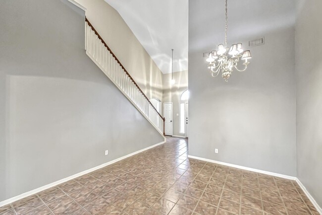 Building Photo - 2115 Hollyfield Ln