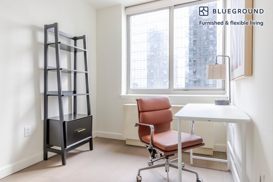 Building Photo - 561 10th Ave